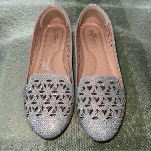 Forever Comfort Sparkling Cutout Flats - Silver